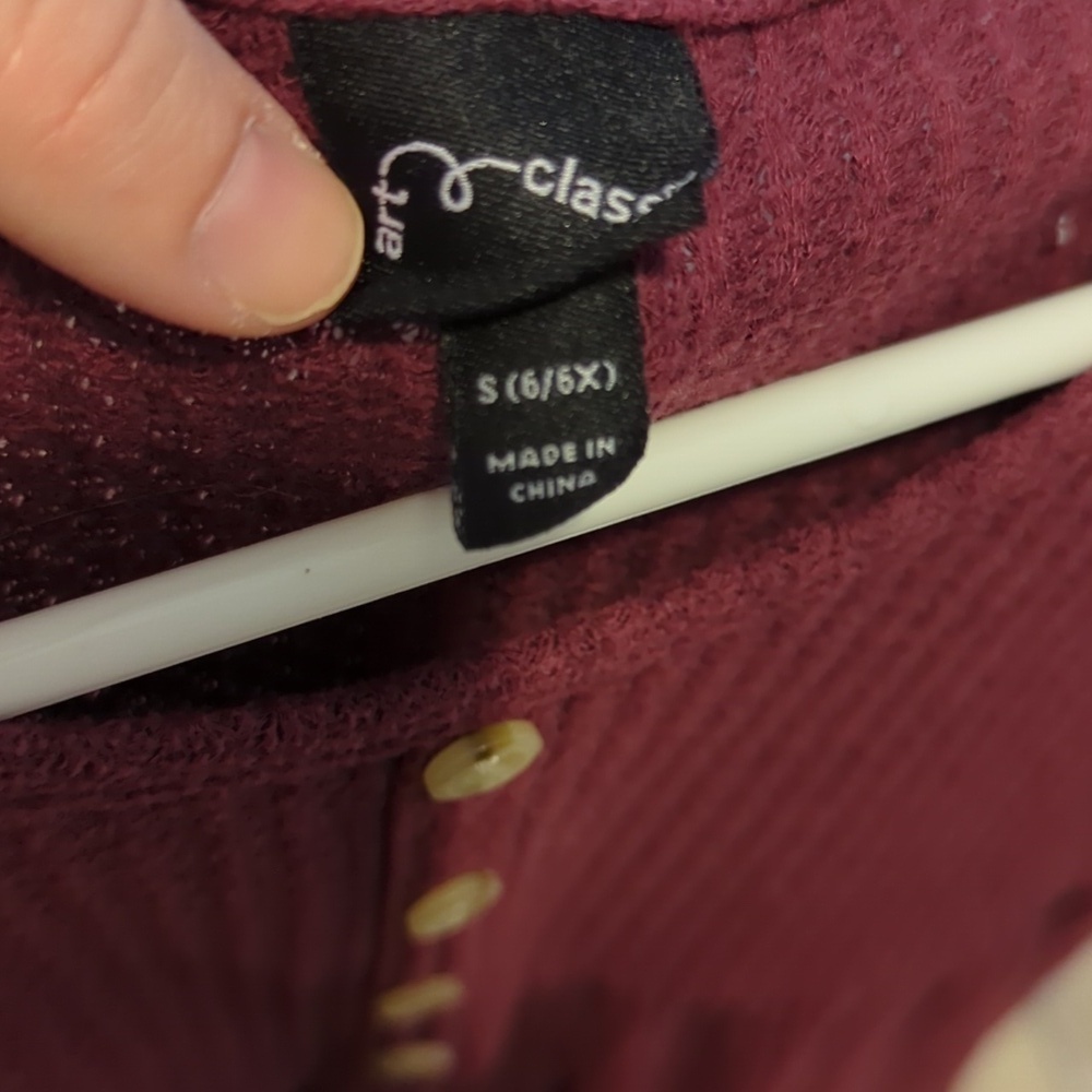- Girls burgundy scoop neck dress with 4 accent buttons size 6X. 3/$15 - Picture 2 of 3